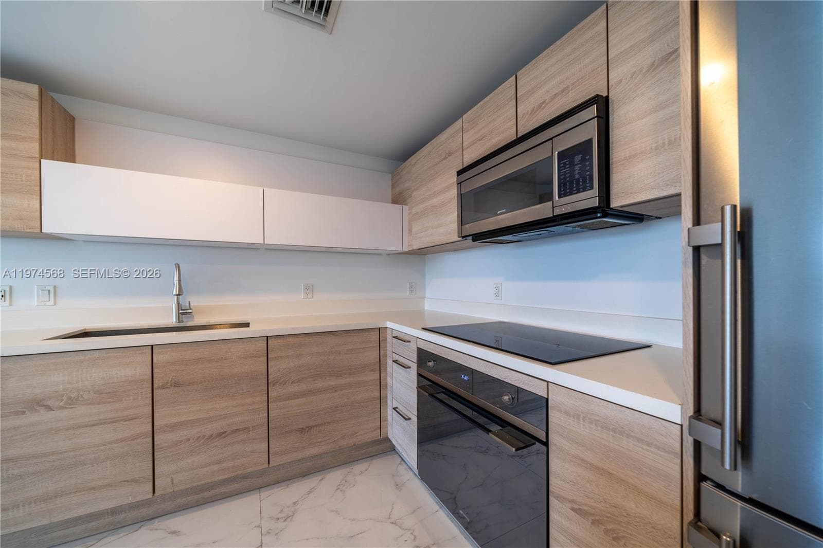 16385 Biscayne Blvd 417 photo 17