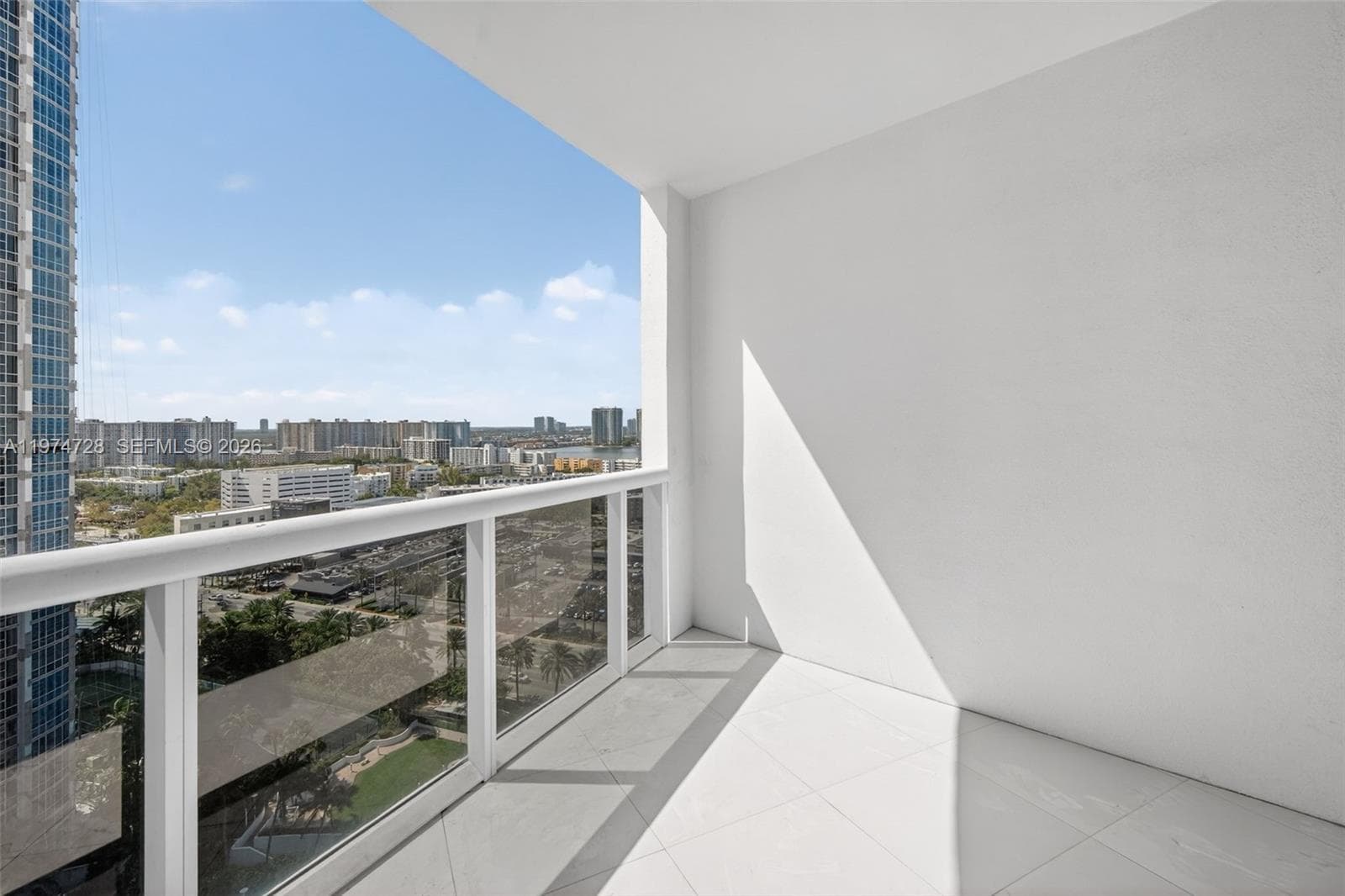 18201 Collins Ave 2008 photo 9