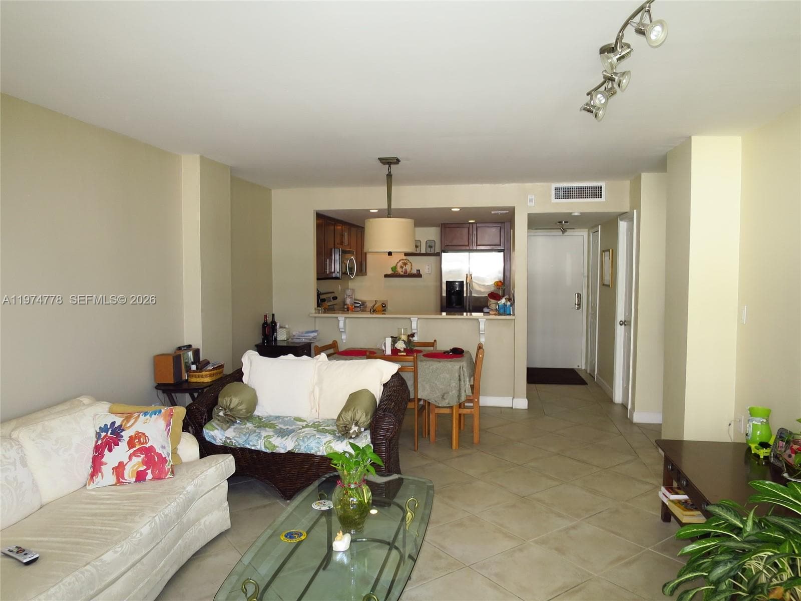600 NE 36th St 619 photo 14