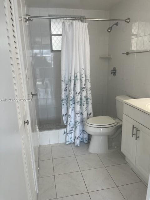 220 Kings Point Dr 103 photo 6