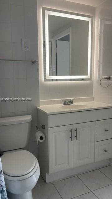 220 Kings Point Dr 103 photo 7