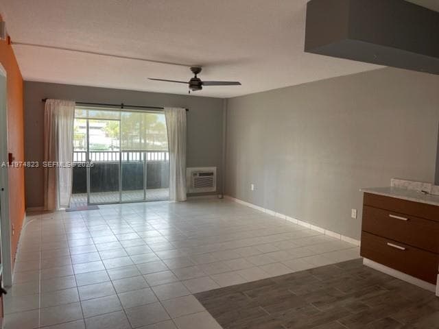 220 Kings Point Dr 103 photo 3
