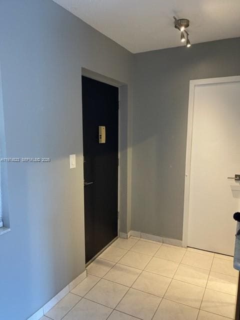 220 Kings Point Dr 103 photo 8