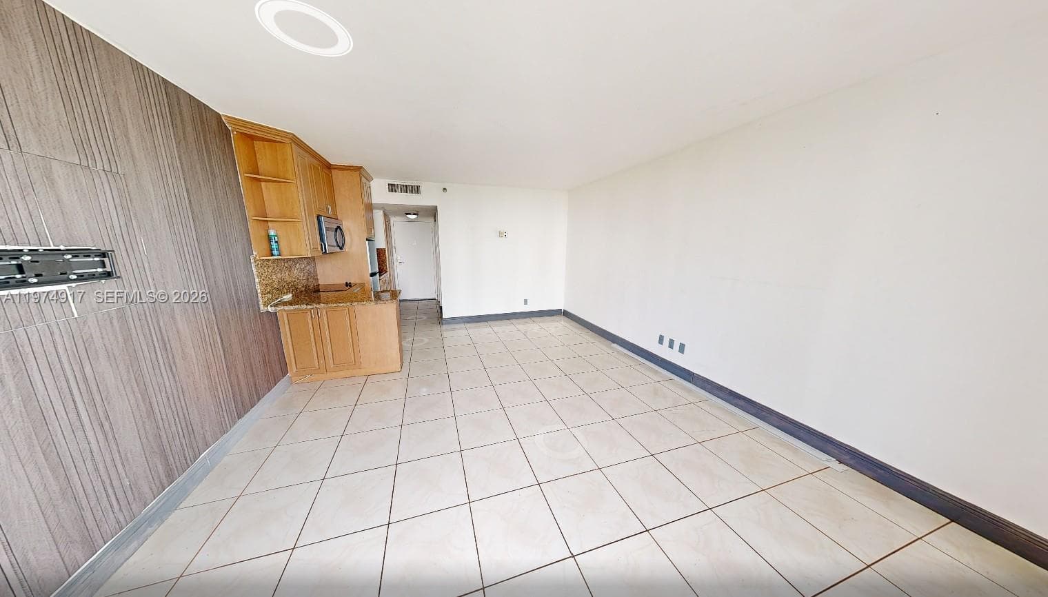 19201 COLLINS AV 432 photo 16