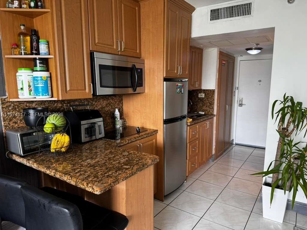 19201 COLLINS AV 432 photo 18