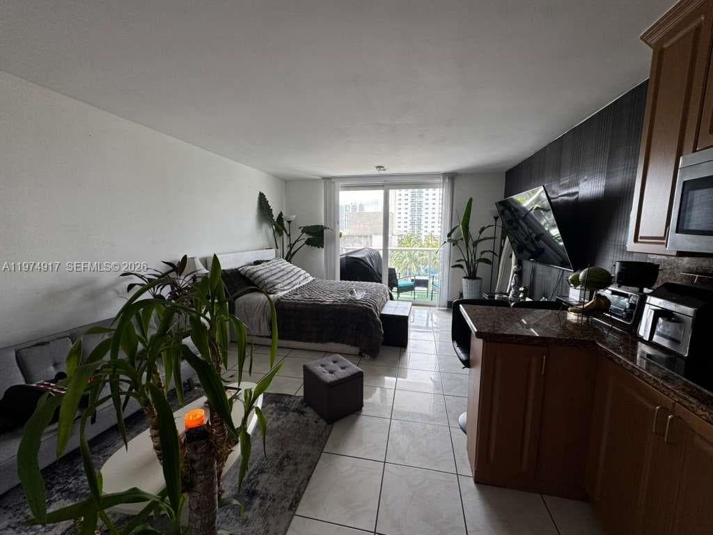 19201 COLLINS AV 432 photo 21