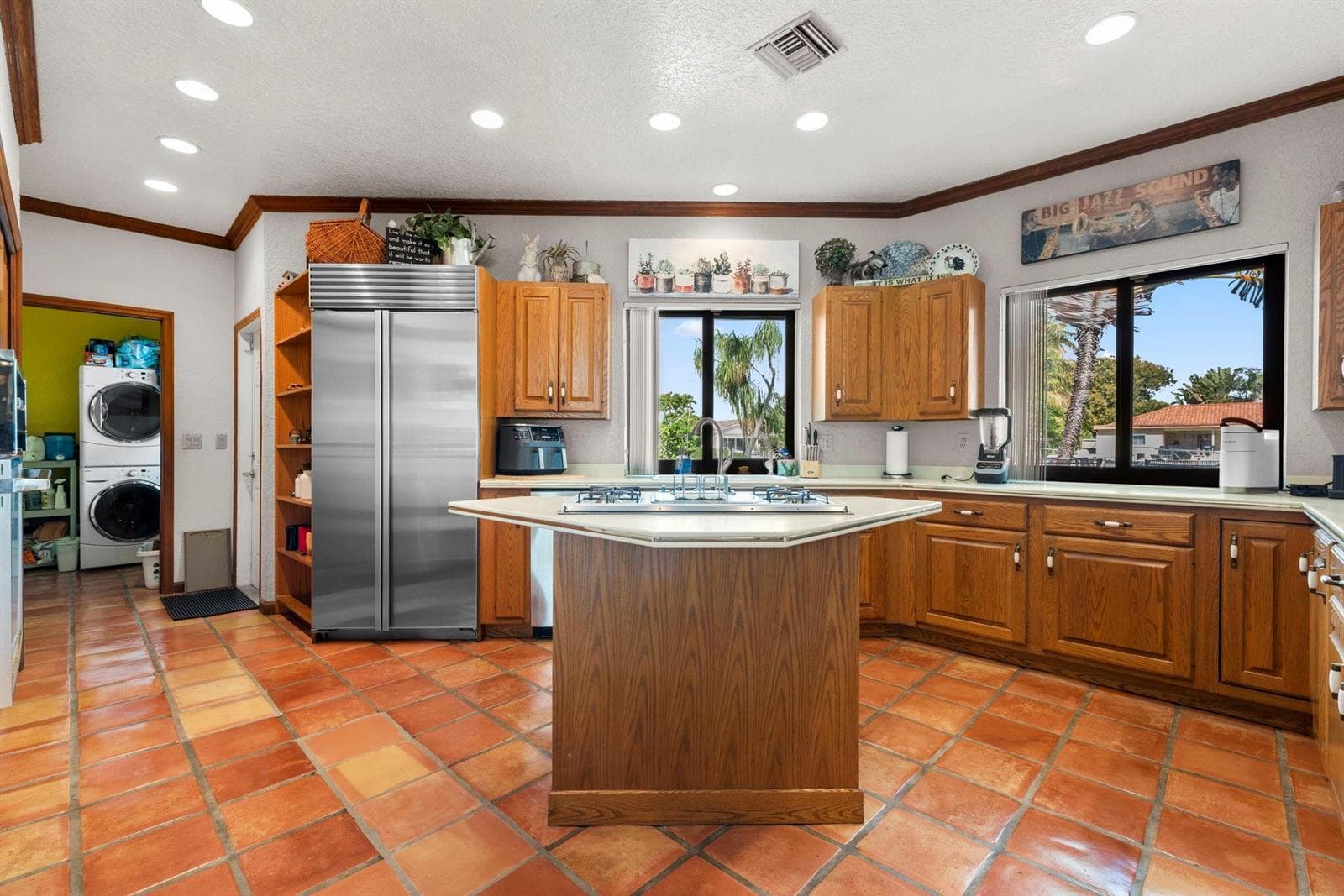 2865 NE 19th Street photo 11