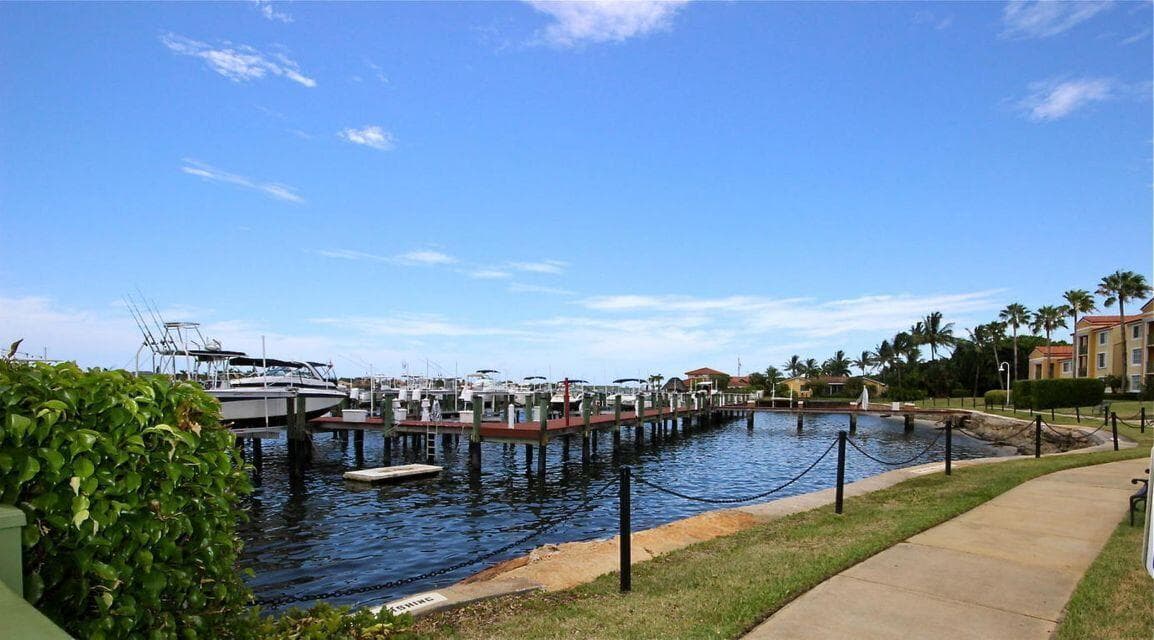 117 Yacht Club Way 205 photo 18