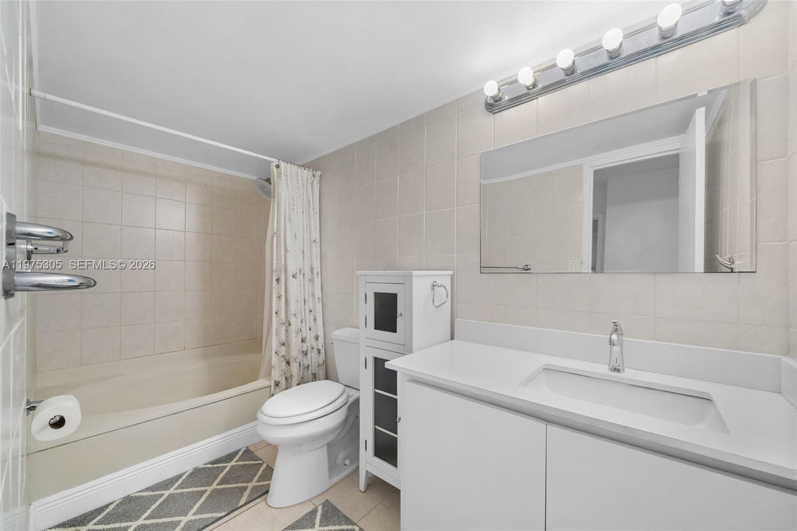 1000 Parkview Dr 1001 photo 17