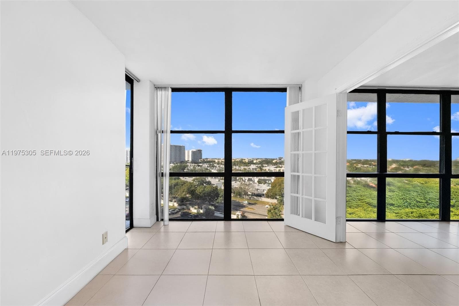 1000 Parkview Dr 1001 photo 7