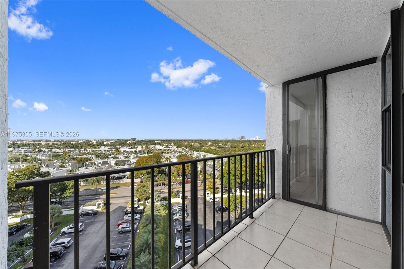 1000 Parkview Dr 1001 photo 20