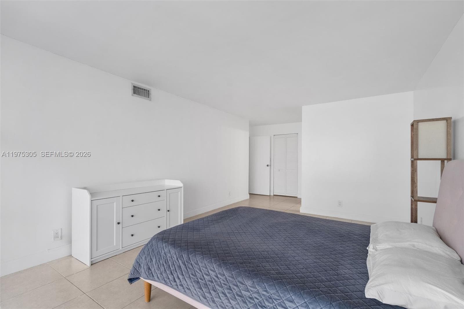 1000 Parkview Dr 1001 photo 15