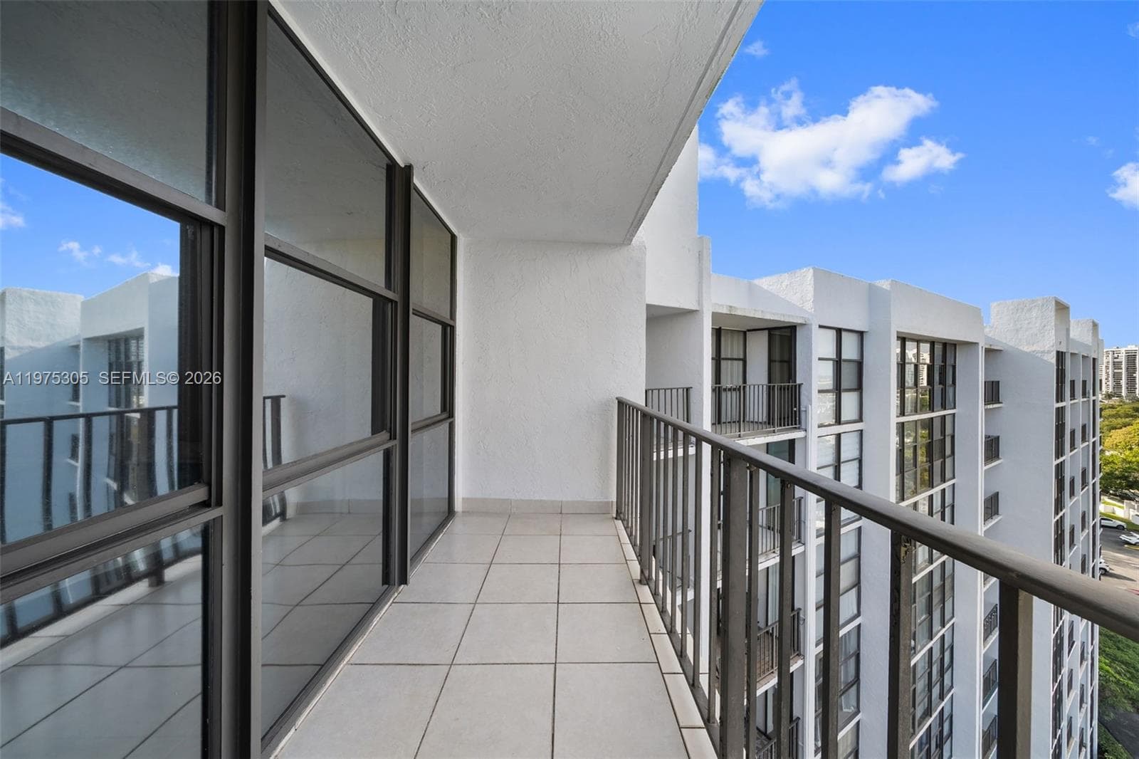 1000 Parkview Dr 1001 photo 19