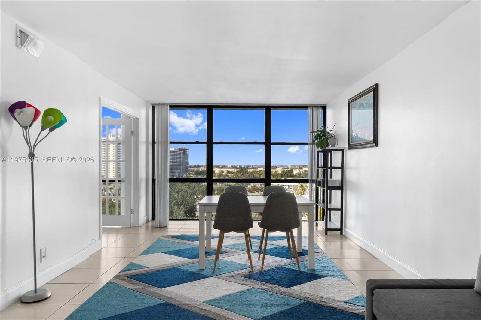 1000 Parkview Dr 1001 photo 4