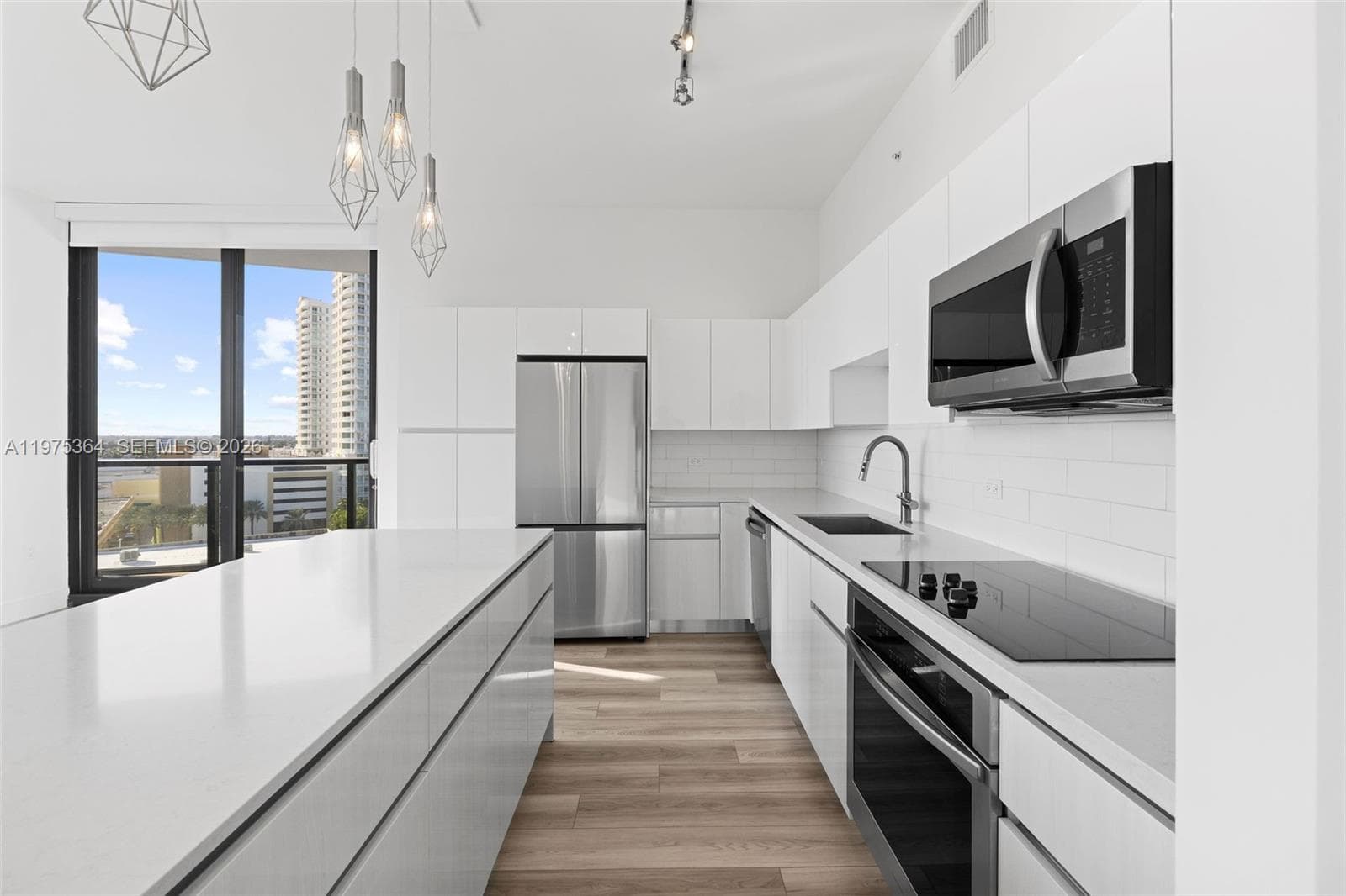 101 Diplomat Pkwy 1211 photo 2