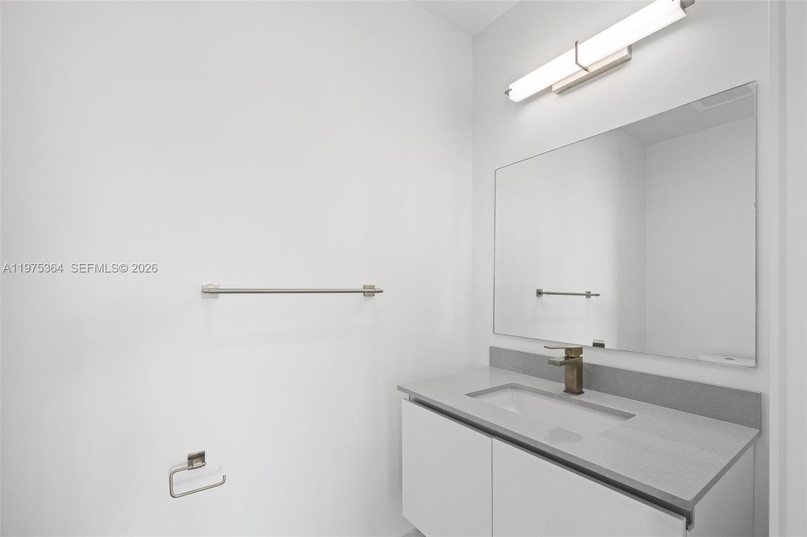 101 Diplomat Pkwy 1211 photo 18
