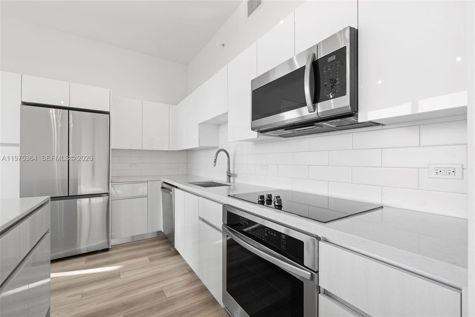 101 Diplomat Pkwy 1211 photo 11