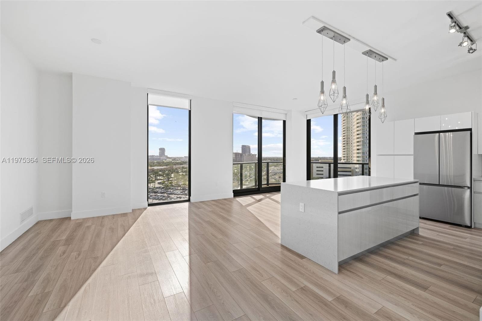 101 Diplomat Pkwy 1211 photo 8
