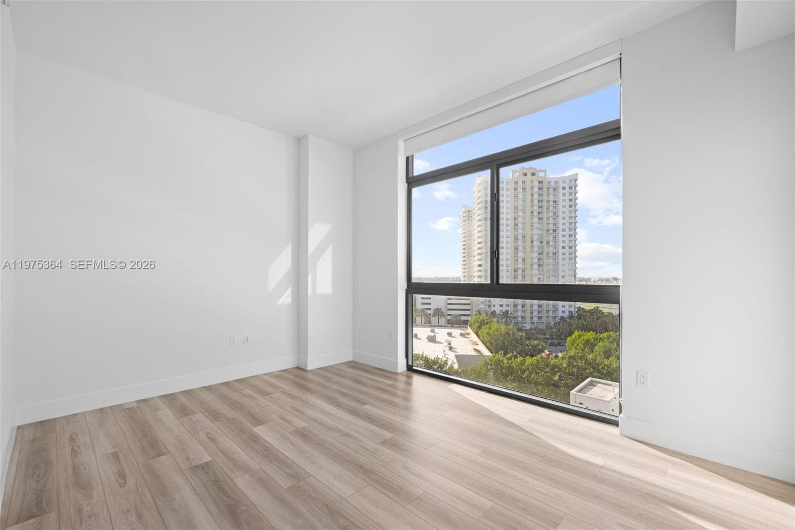 101 Diplomat Pkwy 1211 photo 21