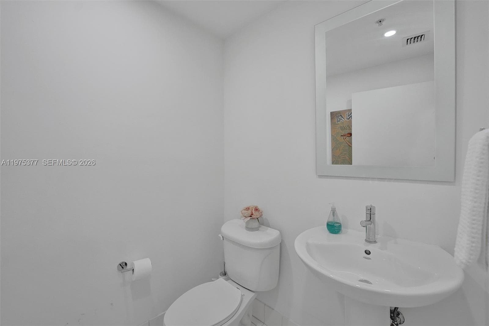 601 NE 36th St 811 photo 11