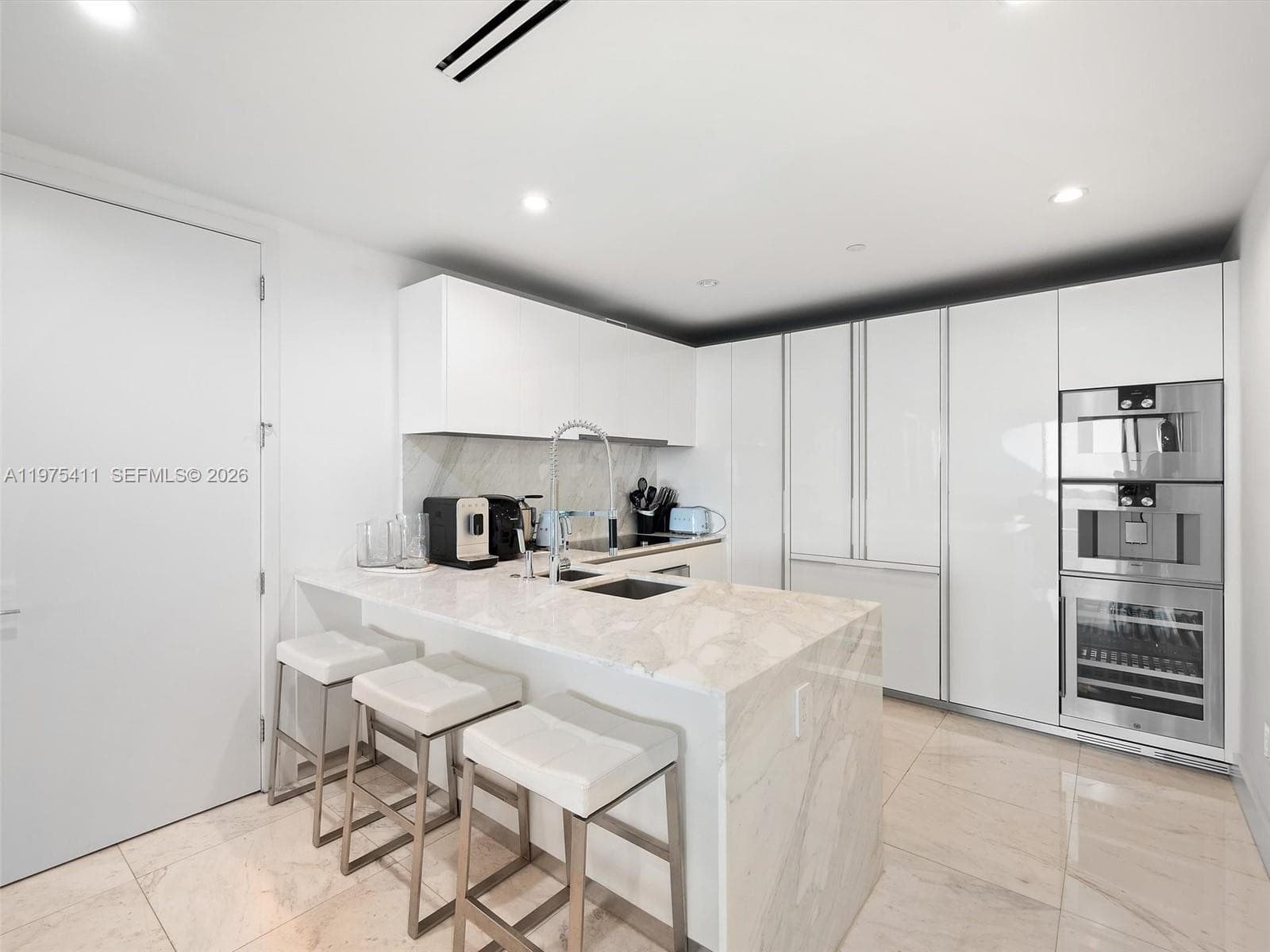 10203 Collins Ave 1105 photo 7