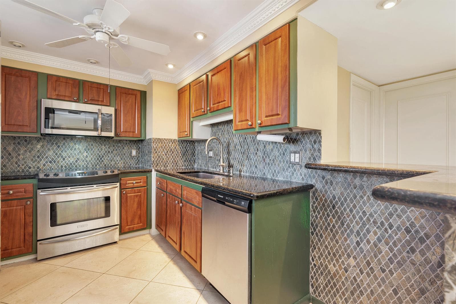 5200 N Flagler Drive 404 photo 2