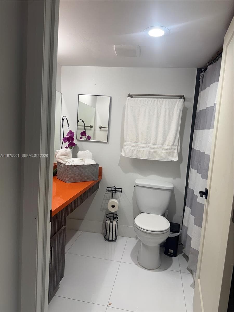 1390 Ocean Dr 304 photo 10