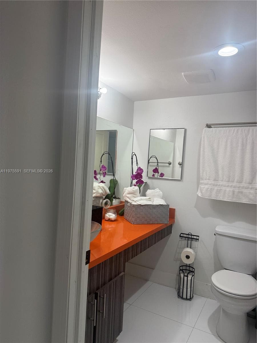 1390 Ocean Dr 304 photo 11