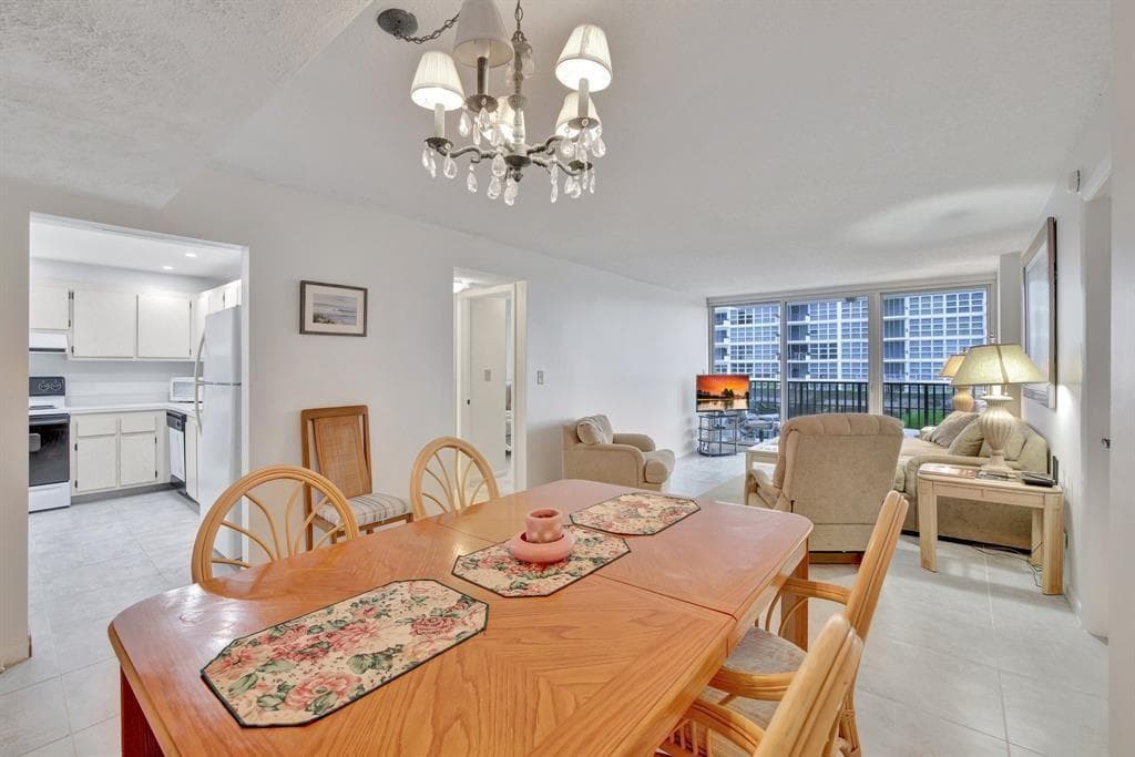525 N Ocean Boulevard 522 photo 6