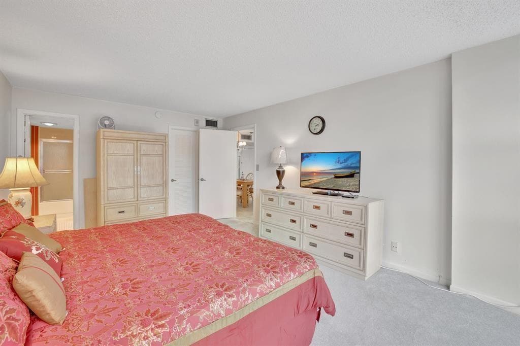 525 N Ocean Boulevard 522 photo 19