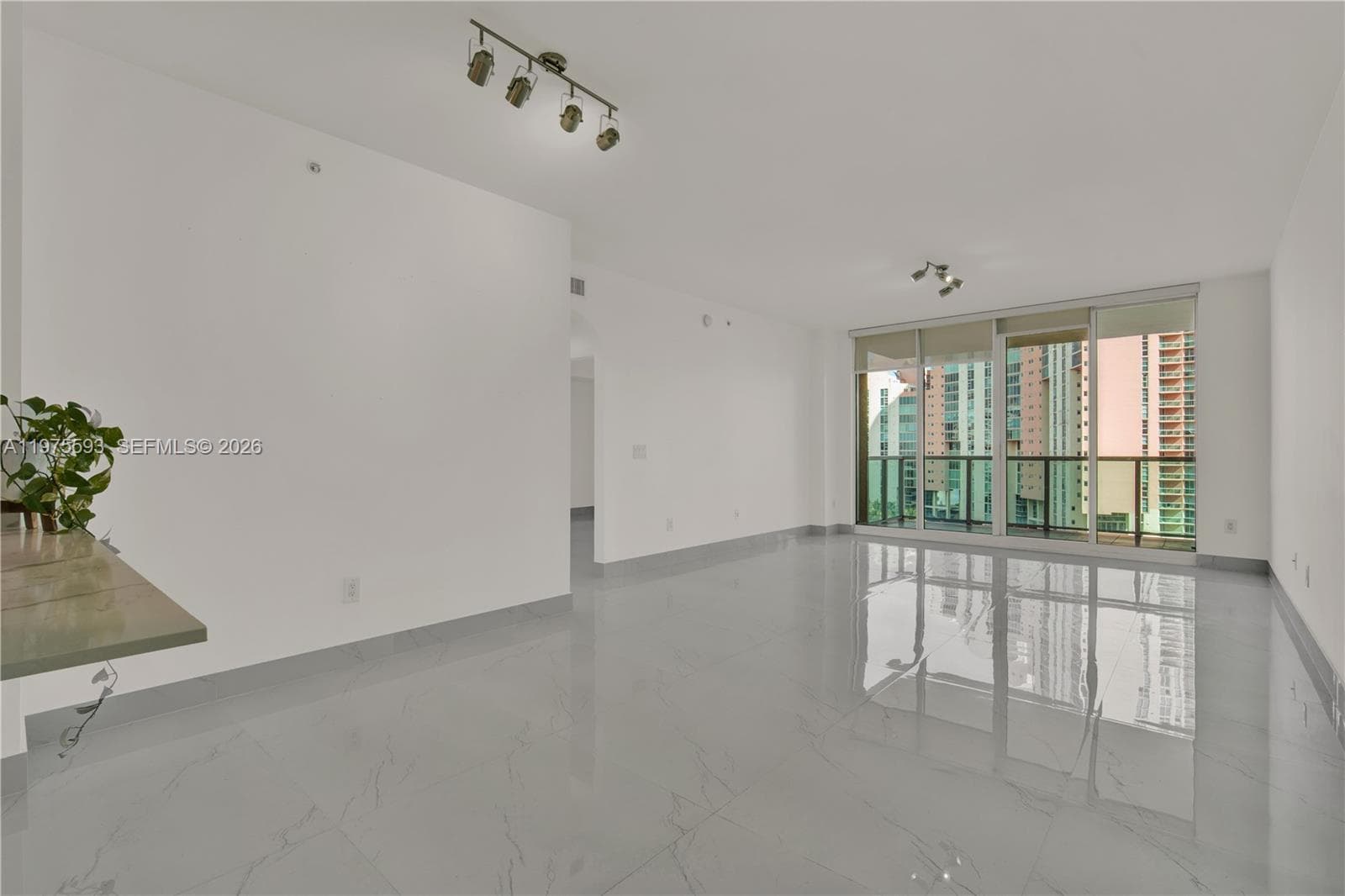 3340 NE 190th St 1108 photo 4