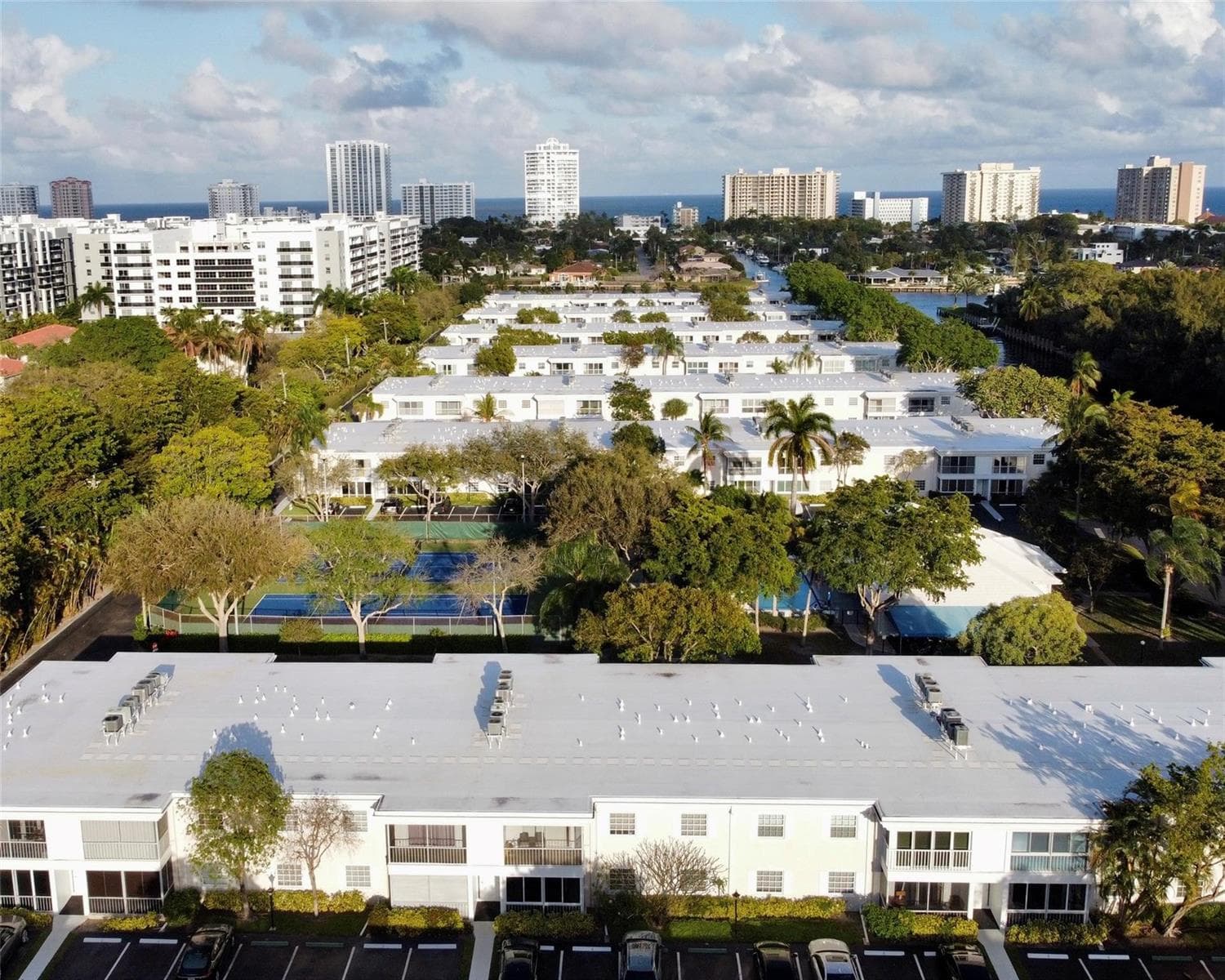 6405 Bay Club Drive 4 photo 5