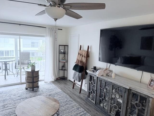 6405 Bay Club Drive 4 photo 9
