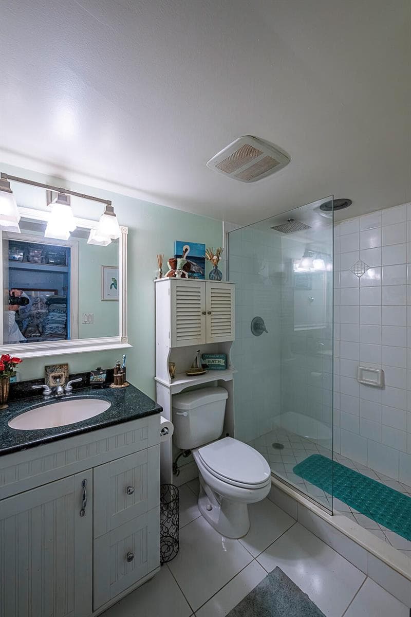 714 Northlake Court 208 photo 17