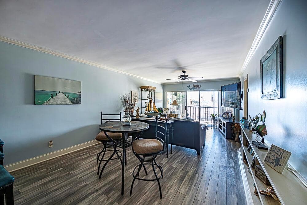714 Northlake Court 208 photo 8