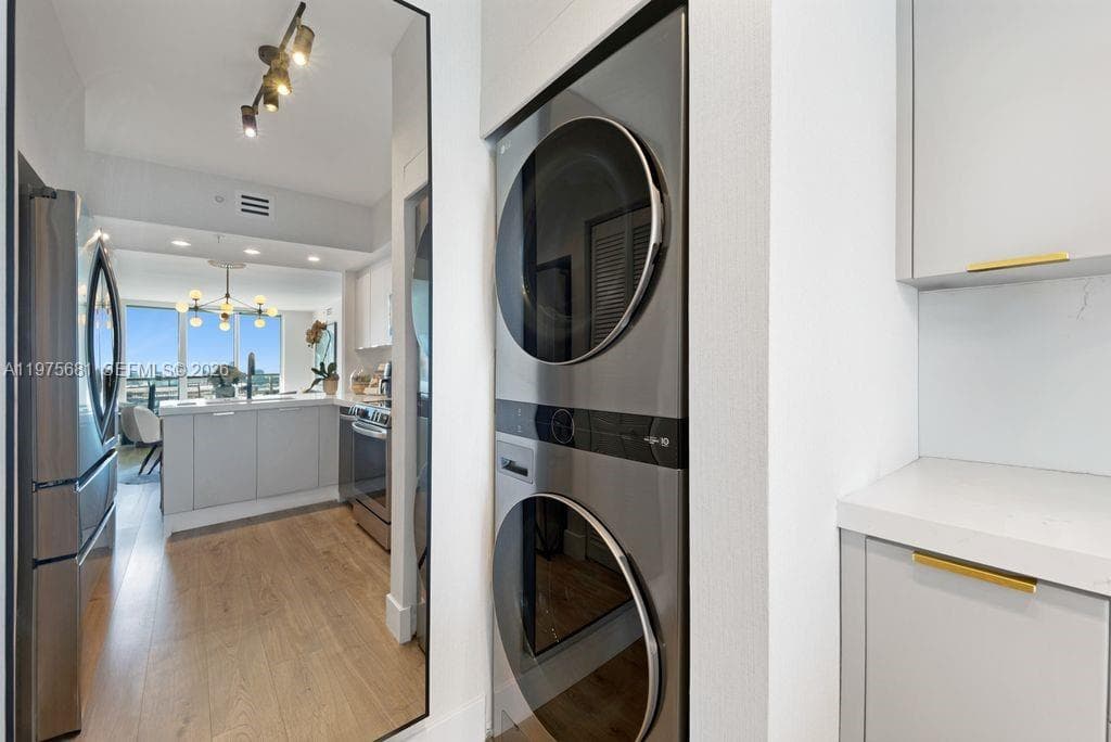 335 S Biscayne Blvd 3012 photo 6