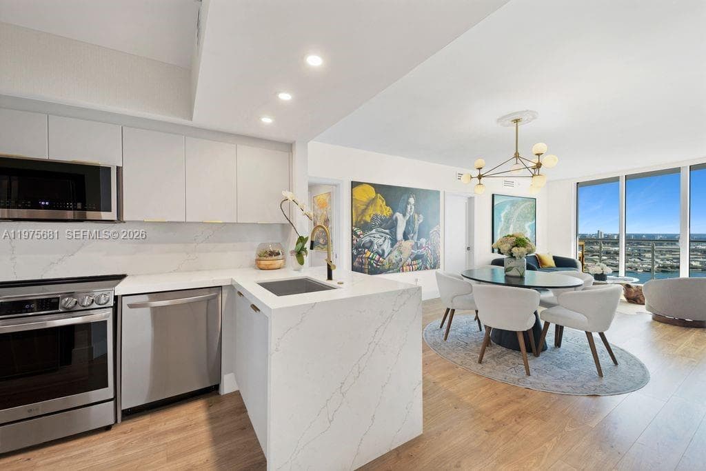 335 S Biscayne Blvd 3012 photo 3