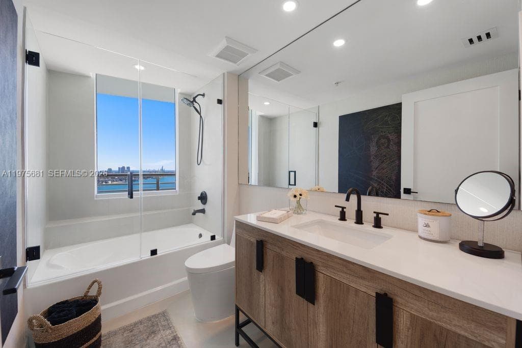 335 S Biscayne Blvd 3012 photo 18