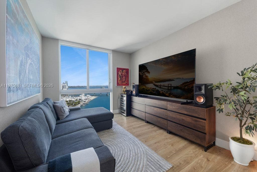 335 S Biscayne Blvd 3012 photo 21