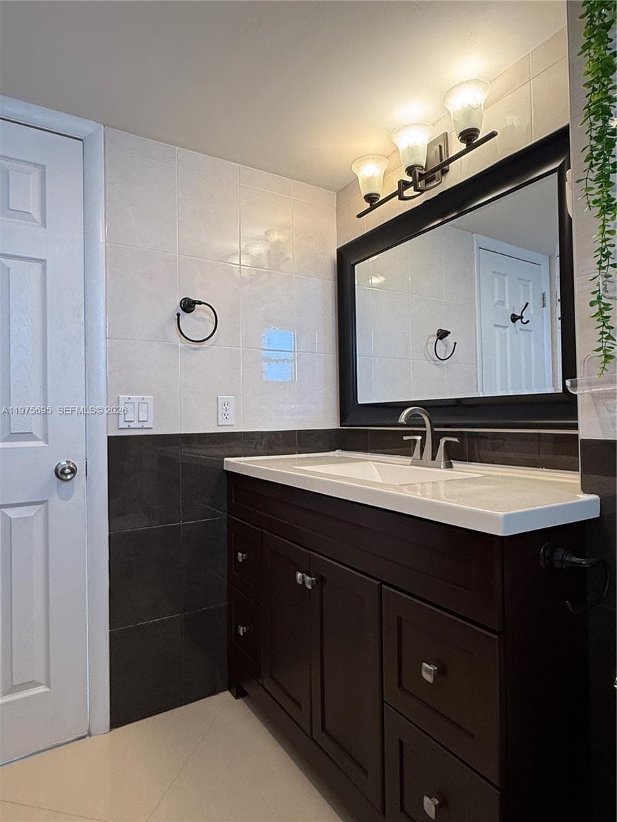 2101 Ocean Dr 1201 photo 18