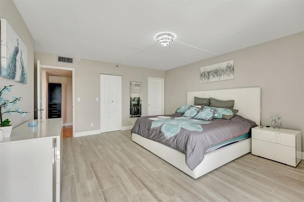 2200 S Cypress Bend Drive 905 photo 13