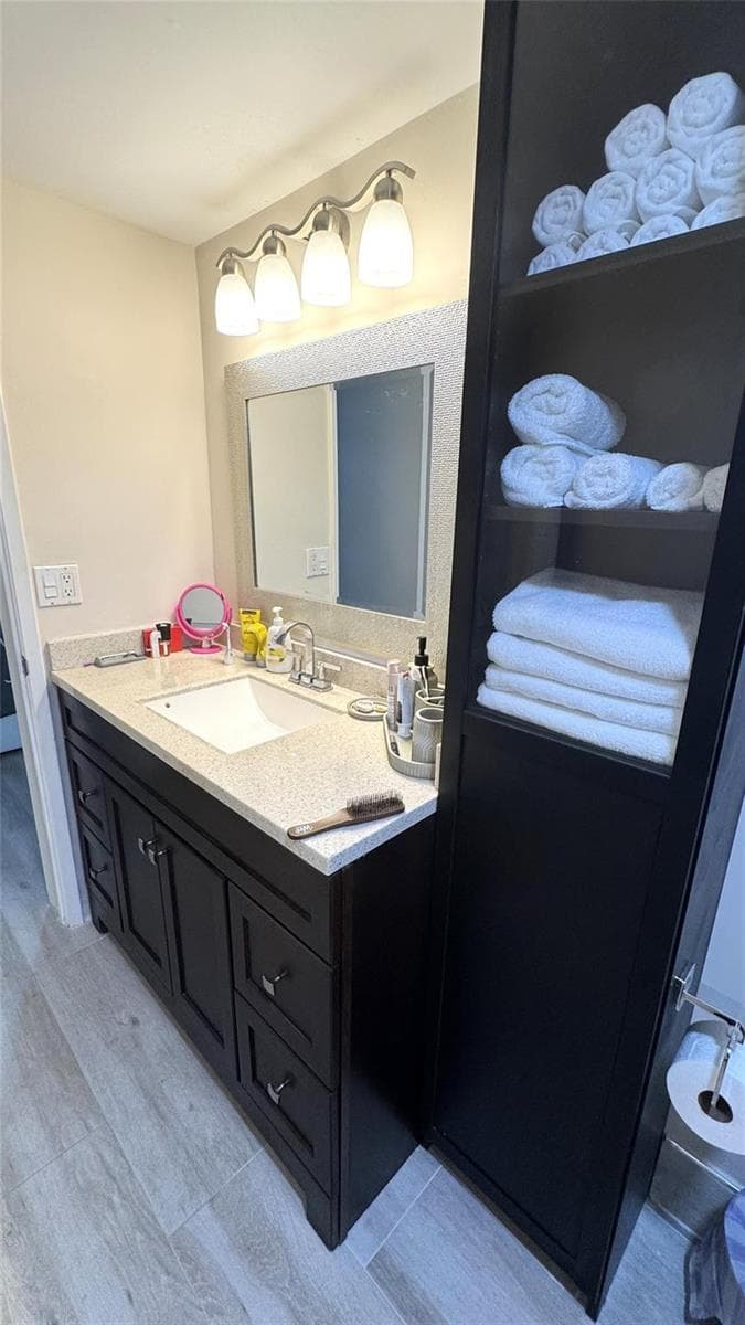 2200 S Cypress Bend Drive 905 photo 20