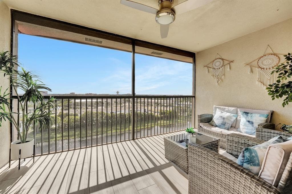 2200 S Cypress Bend Drive 905 photo 9