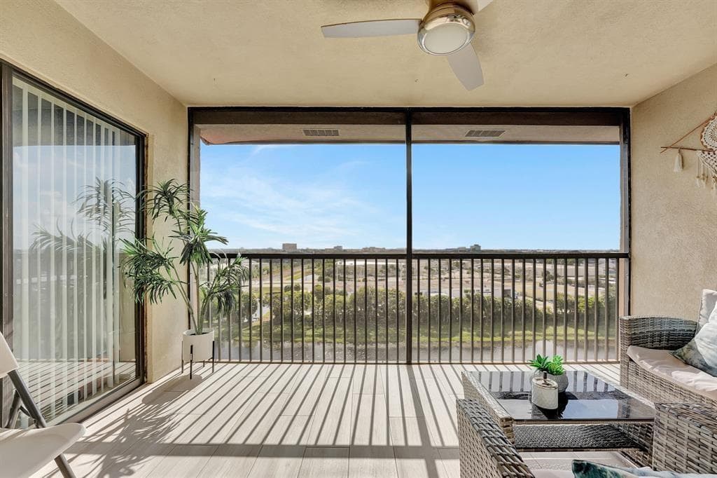2200 S Cypress Bend Drive 905 photo 10