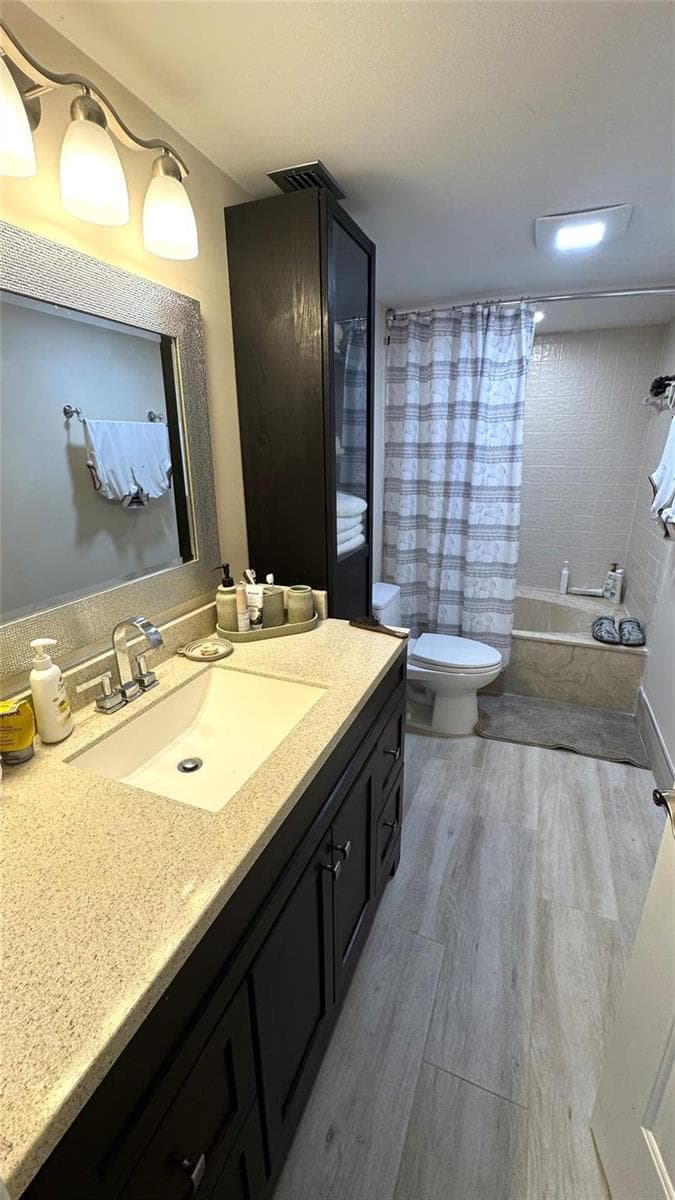 2200 S Cypress Bend Drive 905 photo 21