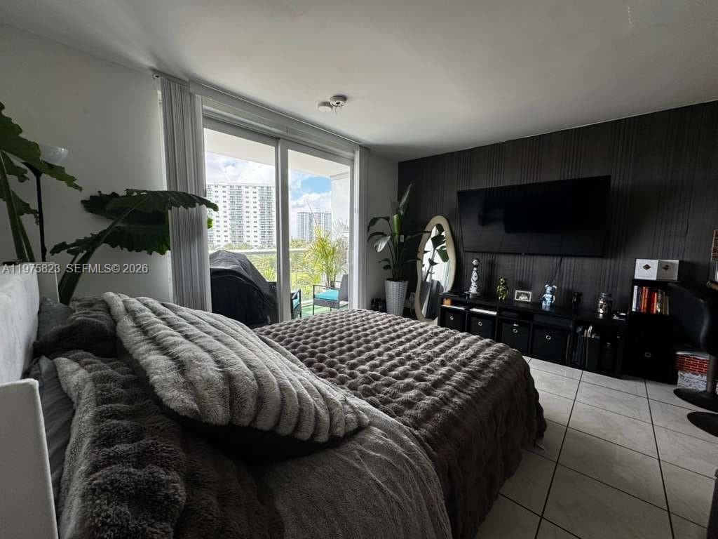 19201 COLLINS AV 432 photo 23