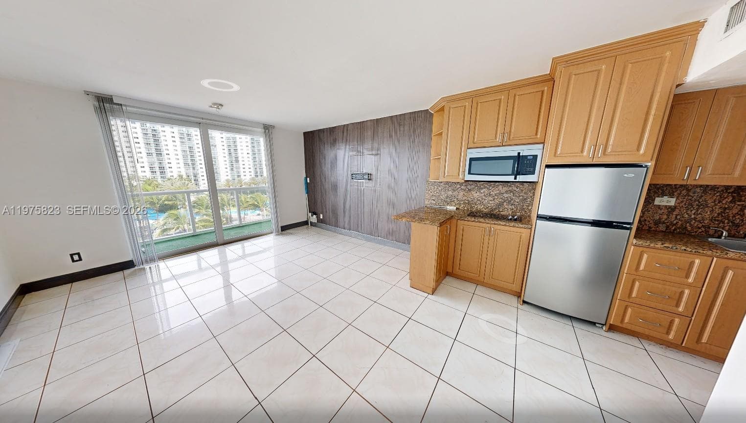 19201 COLLINS AV 432 photo 19