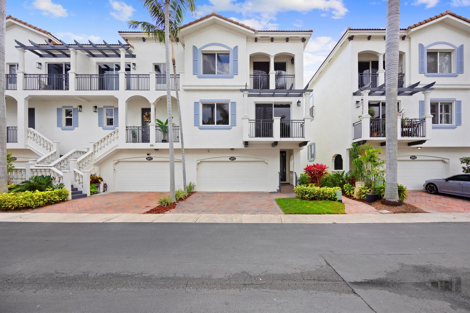 3055 Waterside Circle photo 1