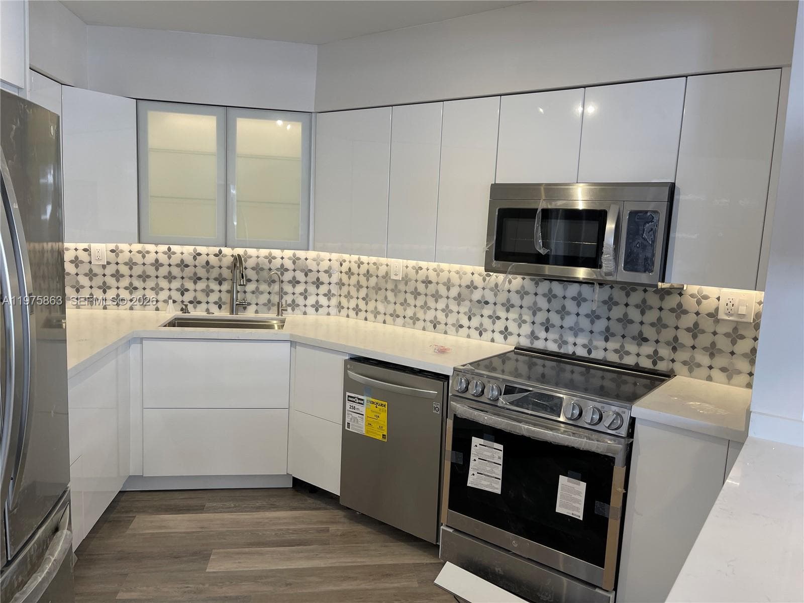 5161 Collins Ave 1012 photo 9