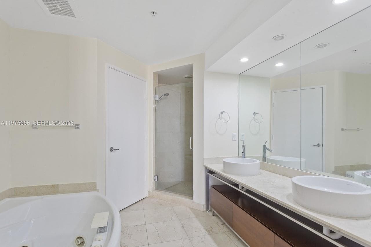16275 Collins Ave 904 photo 7